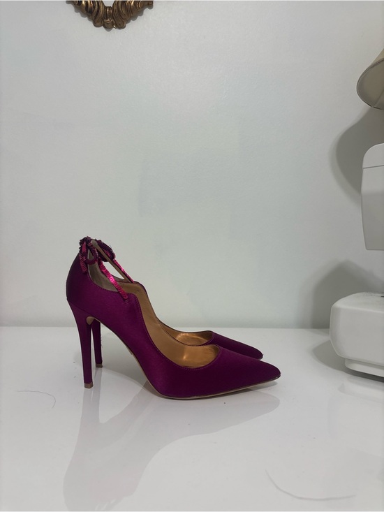 Badgley Mischka Shoes - Badgley Mischka Fuchsia Pointed Toe Evening Pumps